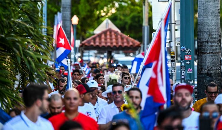 La crisis migratoria cubana sigue en aumento, con cifras alarmantes que reflejan la desesperación de miles de ciudadanos que buscan un mejor futuro en Estados Unidos.