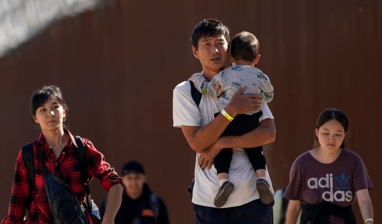 Panamá ha reportado un incremento notable de migrantes asiáticos, especialmente de ciudadanos chinos, que se aventuran a cruzar la inhóspita selva del Darién con el objetivo de llegar a Estados Unidos.