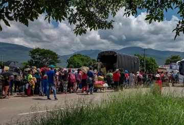 Grupo de derechos insta a países latinoamericanos a proteger a migrantes venezolanos y haitianos.