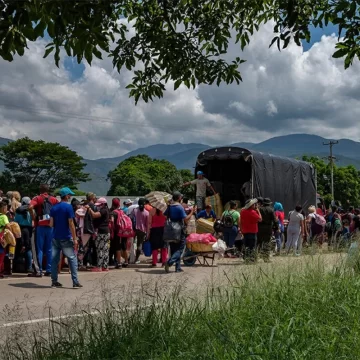 Grupo de derechos insta a países latinoamericanos a proteger a migrantes venezolanos y haitianos.