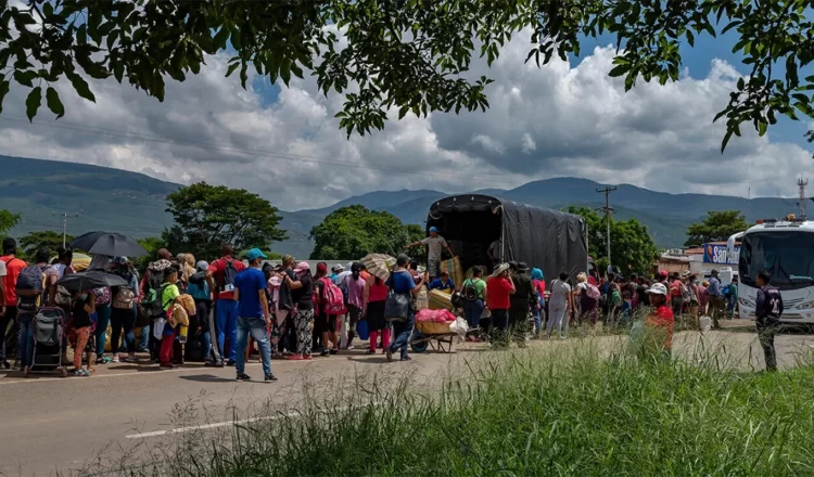 Grupo de derechos insta a países latinoamericanos a proteger a migrantes venezolanos y haitianos.