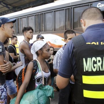 Los migrantes detenidos en Guantánamo denuncian condiciones indeseables.