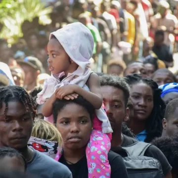 Los cruces de migrantes en la frontera entre Estados Unidos y México han alcanzado niveles alarmantemente bajos, marcando una tendencia vista por última vez en 2020.