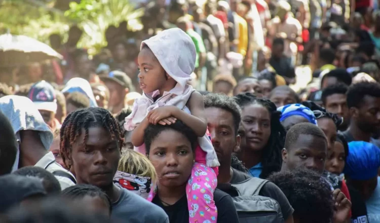 Los cruces de migrantes en la frontera entre Estados Unidos y México han alcanzado niveles alarmantemente bajos, marcando una tendencia vista por última vez en 2020.