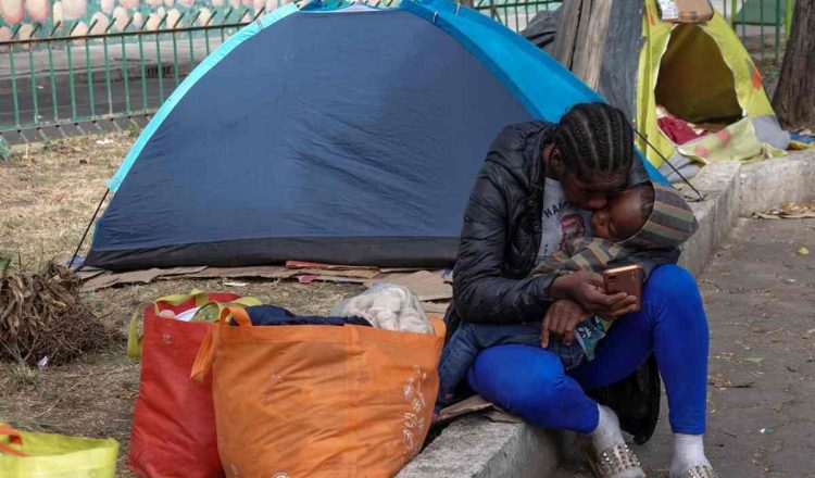 Migrantes buscan refugio en Irapuato tras largos tiempos de espera para obtener su cita CBP One.