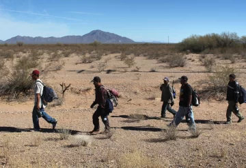 La Patrulla Fronteriza del sector Wellton, en Arizona, ha hecho noticia tras la detención de una mujer mexicana identificada como Araceli “N”. Esta detención ocurrió durante un operativo en el desierto en días recientes, resaltando la lucha feroz contra el cruce ilegal de fronteras.