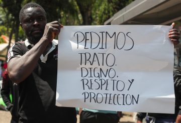 La Dirección General de Migración de la República Dominicana llevó a cabo la deportación de 564 migrantes haitianos este jueves a las 5:00 de la tarde, tras una grave revuelta en el centro vacacional de Haina.