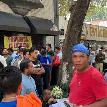 En un contexto donde el Instituto Nacional de Migración reporta 828 mil migrantes en México entre enero y julio de este año, de los cuales un tercio son venezolanos, la situación se vuelve crítica.