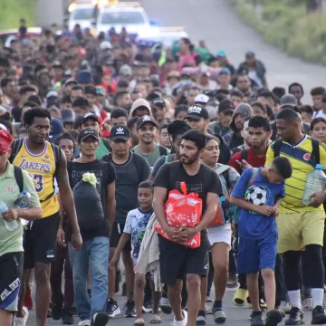 Este fin de semana, alrededor de 2 mil migrantes han salido de Tapachula, Chiapas, en una caravana masiva que se convierte en la tercera en menos de 20 días.