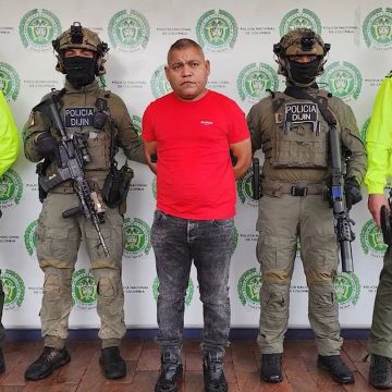 En los últimos meses, el grupo criminal venezolano Tren de Aragua ha comenzado a expandir su territorio en la Ciudad de México, controlando al menos a 90 mujeres para su explotación sexual. Según expertos en criminalística, esta agrupación no solo busca controlar el mercado de la prostitución, sino que también ha iniciado conflictos con otras organizaciones locales, como La Unión Tepito. La Avenida Sullivan, en la colonia San Rafael, ha sido identificada como su principal bastión, aunque su actividad se ha extendido a otras áreas como La Merced y Tlalpan.