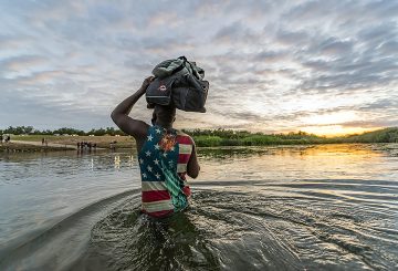 Este año 2024 se perfila como el más mortífero para los migrantes que intentan cruzar de manera irregular a Estados Unidos por la región de El Paso, Texas. Según el Instituto Fronterizo Esperanza, ya se han registrado 174 migrantes muertos en lo que va del año, víctimas del desierto y del río al intentar alcanzar el otro lado.