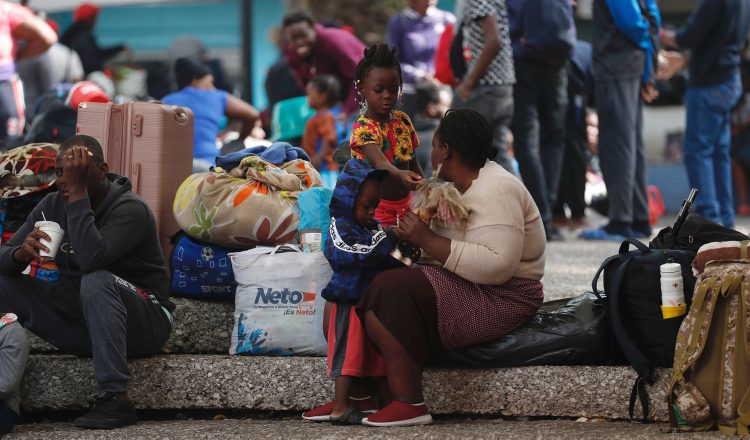 Un grave incidente se registró en el albergue municipal KiKi Romero de Ciudad Juárez, donde 27 migrantes sufrieron intoxicación por alimentos y tuvieron que ser hospitalizados. Este preocupante suceso involucró a personas originarias de distintos países, entre ellos Bolivia, Ecuador, Venezuela, El Salvador y Honduras.