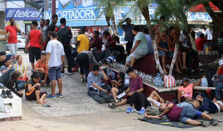 Una segunda caravana de más de mil migrantes, compuesta por personas de diversas nacionalidades de Centroamérica y Sudamérica, partió este domingo de Tapachula, Chiapas, rumbo a la Ciudad de México.