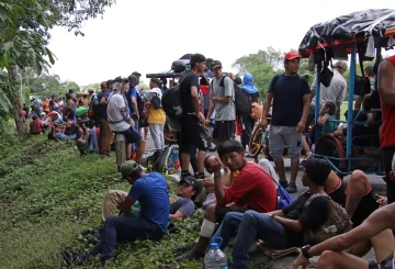 Las caravanas de migrantes han aumentado significativamente en la frontera sur de México, especialmente en el municipio de Tapachula, en Chiapas. Este fenómeno ha tenido lugar en las semanas recientes, donde se ha documentado la participación de cerca de 5.000 personas en ocho caravanas.