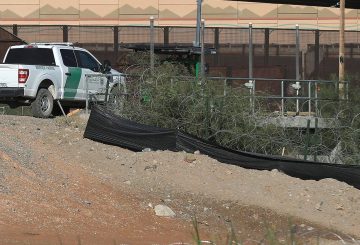 Departamento del Tesoro de Estados Unidos anunció sanciones a cinco mexicanos presuntamente vinculados al Cártel del Golfo en un intento por frenar actividades ilegales en Playa Bagdad, frontera entre México y Estados Unidos. Este grupo criminal es conocido por llevar a cabo actividades ilícitas que van desde la pesca ilegal hasta el tráfico de migrantes y drogas, generando millonarias ganancias a través de sus operaciones.