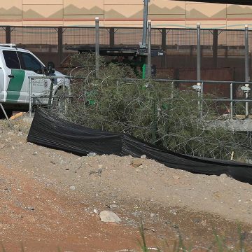 Departamento del Tesoro de Estados Unidos anunció sanciones a cinco mexicanos presuntamente vinculados al Cártel del Golfo en un intento por frenar actividades ilegales en Playa Bagdad, frontera entre México y Estados Unidos. Este grupo criminal es conocido por llevar a cabo actividades ilícitas que van desde la pesca ilegal hasta el tráfico de migrantes y drogas, generando millonarias ganancias a través de sus operaciones.