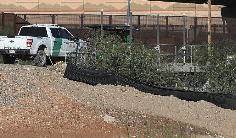 Departamento del Tesoro de Estados Unidos anunció sanciones a cinco mexicanos presuntamente vinculados al Cártel del Golfo en un intento por frenar actividades ilegales en Playa Bagdad, frontera entre México y Estados Unidos. Este grupo criminal es conocido por llevar a cabo actividades ilícitas que van desde la pesca ilegal hasta el tráfico de migrantes y drogas, generando millonarias ganancias a través de sus operaciones.