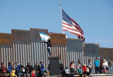 Defensores de los derechos de los inmigrantes están presionando a la Casa Blanca para que se emita rápidamente una nueva designación de TPS, especialmente para los nicaragüenses que aún requieren protección. “Es una obligación moral” afirmó Maria Bilbao de la American Friends Service Committee, apuntando a la necesidad de actuar antes de que sea demasiado tarde.