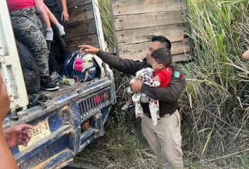 Un grupo de 28 migrantes de origen venezolano, entre ellos seis niños, vivió una experiencia aterradora al ser víctimas de un secuestro exprés en el estado de Chiapas, México. Este desafortunado evento tuvo lugar en los municipios de Huehuetán y Huixtla, donde fuerzas estatales llevaron a cabo exitosos operativos de rescate.