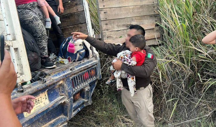 Un grupo de 28 migrantes de origen venezolano, entre ellos seis niños, vivió una experiencia aterradora al ser víctimas de un secuestro exprés en el estado de Chiapas, México. Este desafortunado evento tuvo lugar en los municipios de Huehuetán y Huixtla, donde fuerzas estatales llevaron a cabo exitosos operativos de rescate.