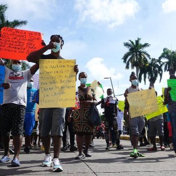 El 20 de diciembre de 2024, aproximadamente mil 500 migrantes indocumentados se congregaron en la explanada principal del parque central de Pijijiapan, Chiapas. Este acto de protesta se debió a la exigencia de la entrega de Formas Migratorias Múltiples (FMM) y a la solicitud de poner fin al constante hostigamiento que sufren por parte de las autoridades mexicanas, así como del crimen organizado. La frustración en este grupo se ha intensificado tras una presunta promesa incumplida de empleados del Instituto Nacional de Migración (INM).