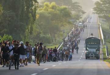 La cifra de detenidos cruzando ilegalmente las fronteras de Estados Unidos con México y Canadá ha mostrado una notable disminución en el mes de noviembre. Esta tendencia, observada durante varios meses, desafía las afirmaciones del presidente electo Donald Trump sobre que la inmigración ilegal está fuera de control.