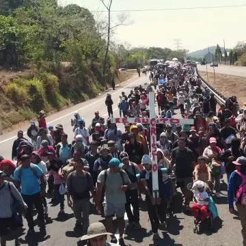 El director del programa de Migración, Remesas y Desarrollo de Diálogo Interamericano, Manuel Orozco, ha alertado sobre la potencial deportación de 150,000 personas de México y Centroamérica bajo la futura administración de Donald Trump. Durante un foro titulado “Trump 2.0: Perspectivas y desafíos para Centroamérica, Cuba y Venezuela”, Orozco proyectó que aproximadamente 65,000 de esos deportados serán mexicanos. Esta cifra surge en un contexto donde la deportación fue un tema central en la campaña electoral de Trump.