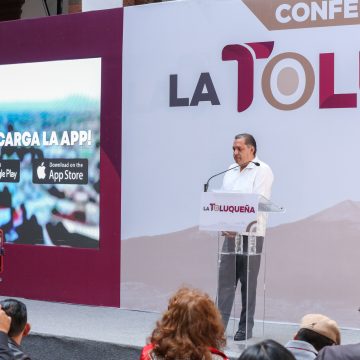 El Presidente Municipal de Toluca, Ricardo Moreno Bastida, presentó la aplicación móvil Toluca en tus Manos, una herramienta tecnológica, accesible para toda la población a través de teléfono celular que permitirá obtener información y trámites de 43 servicios públicos de 12 áreas del ayuntamiento.