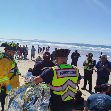 El pasado miércoles una familia fue rescatada de morir ahogados tras intentar cruzar de manera irregular.